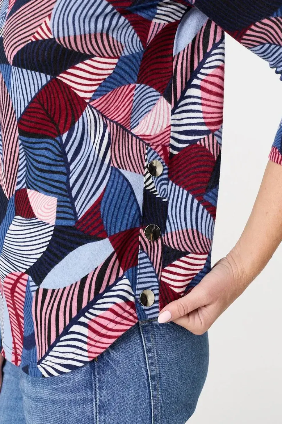 Abstract Print 3/4 Sleeve Curve Hem Top