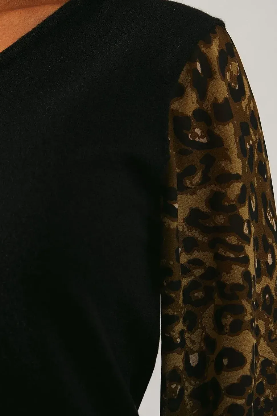 Animal Chiffon Sleeve V Neck Knitted Top