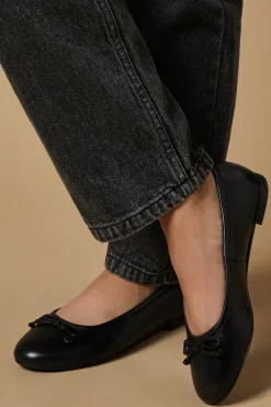 Blythe Leather Round Toe Ballet Pumps