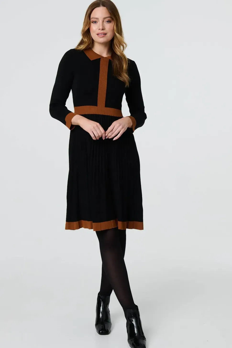 Border Print Pleated Knit Knee Length Dress