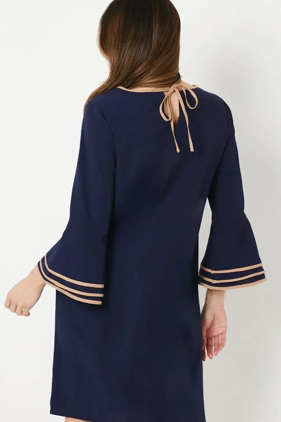 Contrast Detail Keyhole Shift Dress