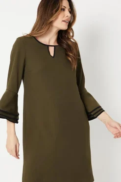 Contrast Detail Keyhole Shift Dress