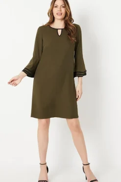 Contrast Detail Keyhole Shift Dress