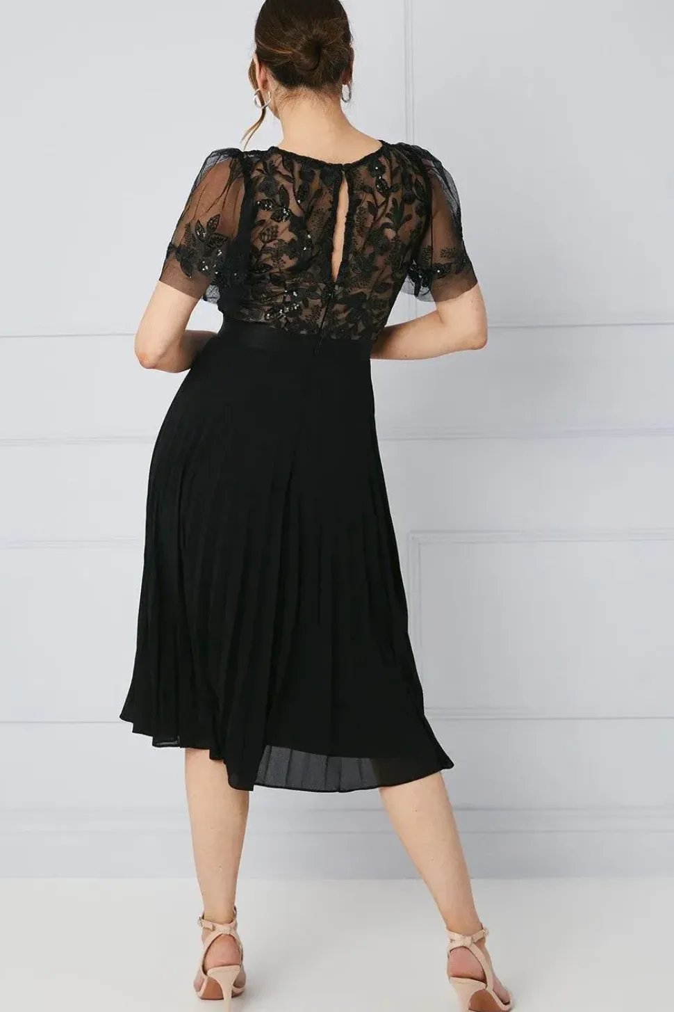 Embellished Lace Bodice Pleated Midi Dress