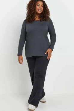 Essential Long Sleeve V-Neck Top