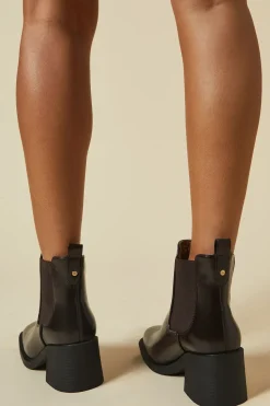 Eva High Shine Chunky Heel Chelsea Ankle Bot