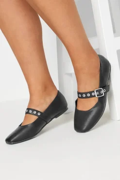 Extra Wide Fit Buckle Detail Shoes