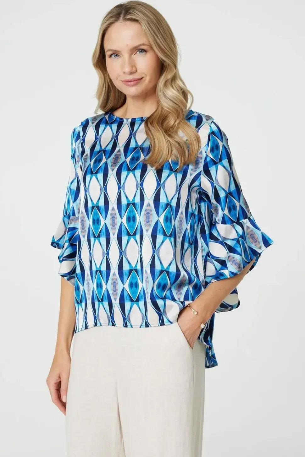 Geo Print 3/4 Flute Sleeve Curve Hem Blouse