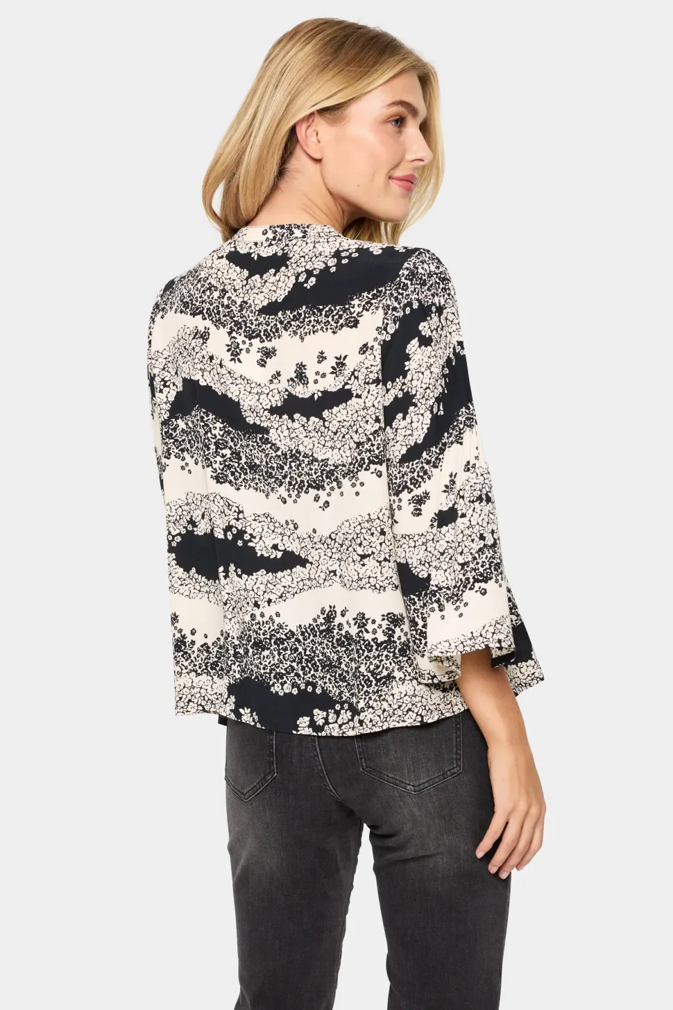 IselinSZ Round Neck 3/4 Sleeves Shirt-