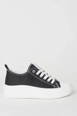 Kourts Low Top Lace Up Trainers