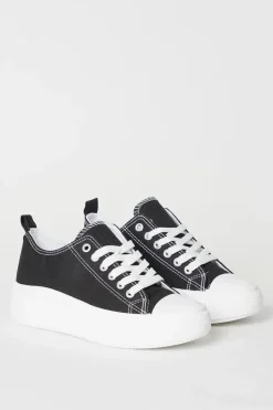 Kourts Low Top Lace Up Trainers