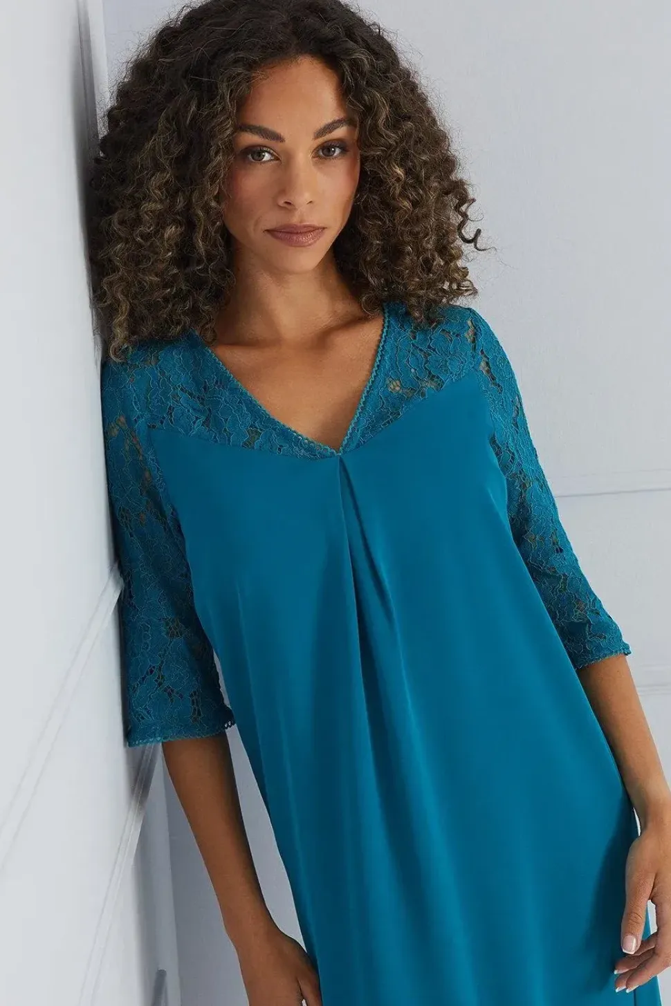 Lace Ruffle Sleeve Shift Dress