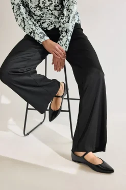 Mary Jane Point Flats