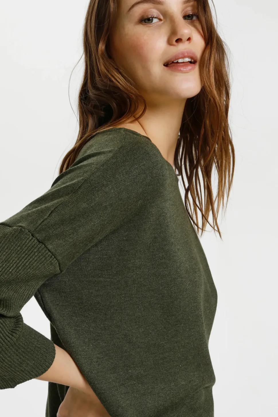 Mila R-Neck Pullover-Plain