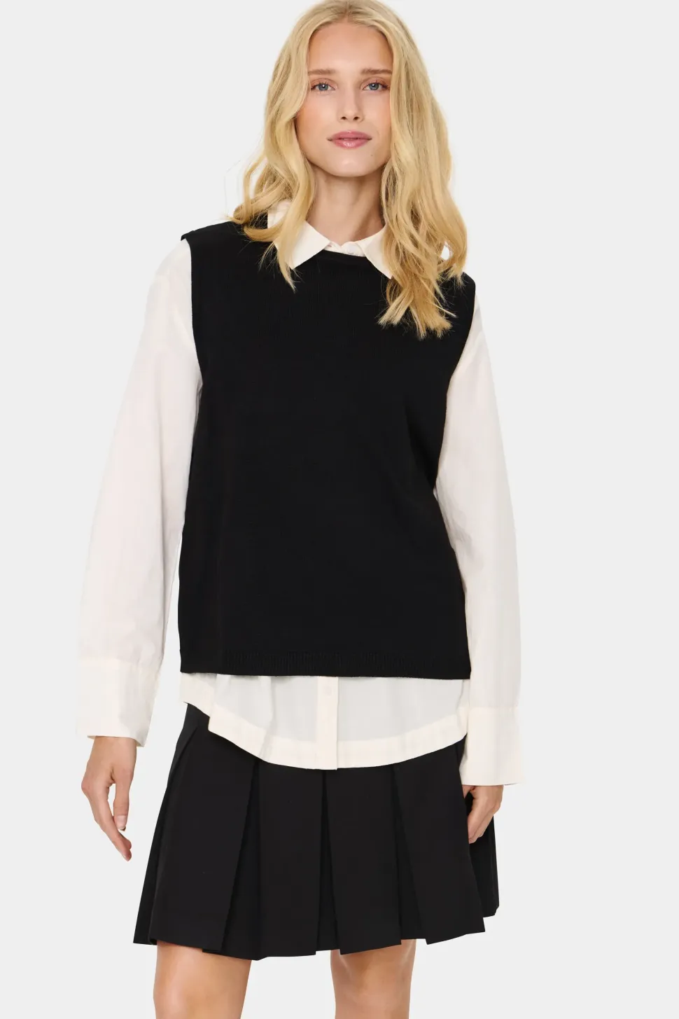 Mila Vest-Plain