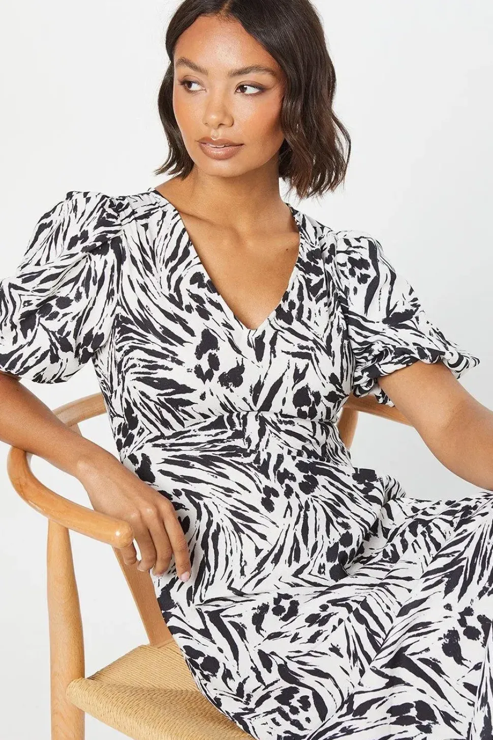 Mono Abstract V Neck Puff Sleeve Midi Dress