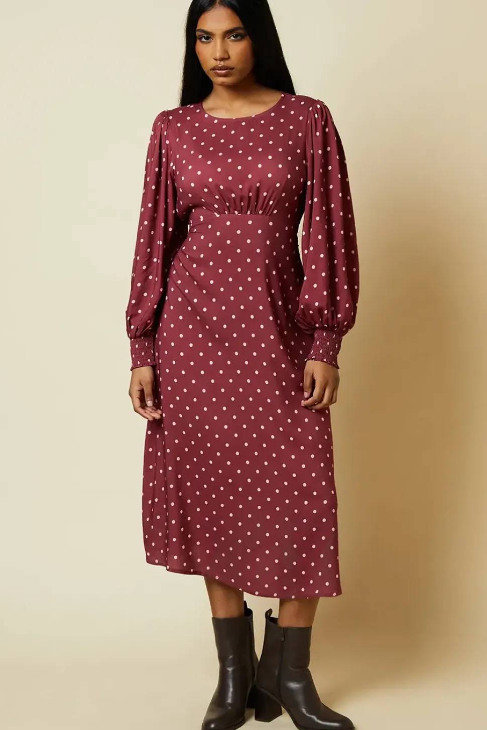 Petite Berry Spot Shirred Cuff Midi Dress