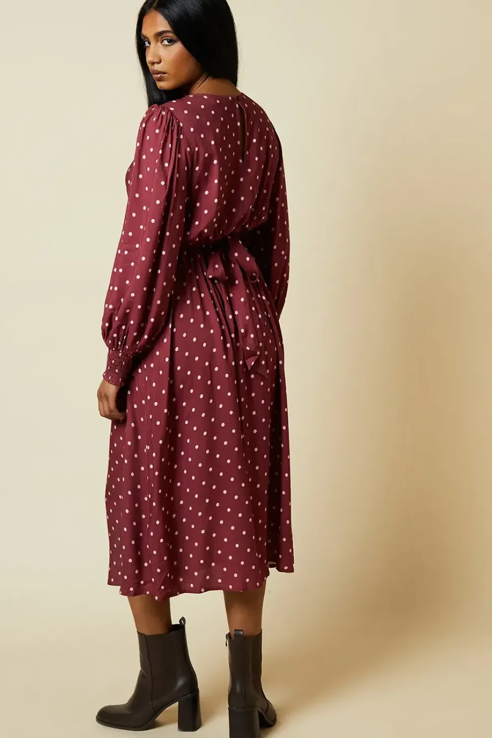 Petite Berry Spot Shirred Cuff Midi Dress