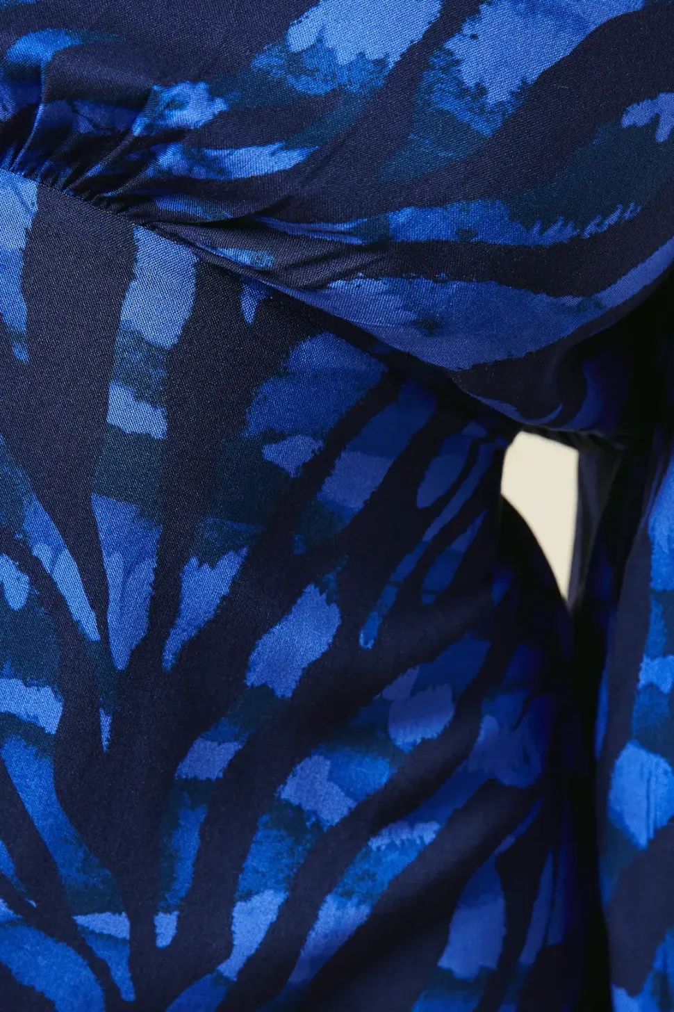 Petite Blue Zebra Shirred Cuff Midi Dress