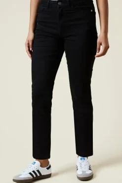 Petite Comfort Stretch Slim Mom Jean