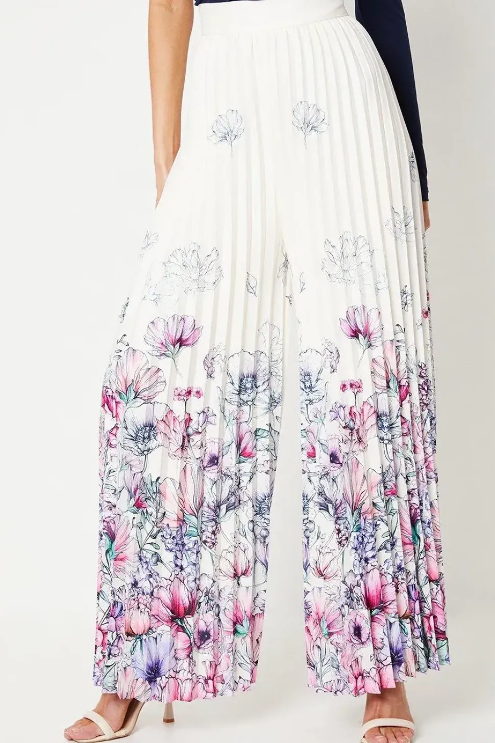 Petite Pleated Wide Leg Trouser In Floral Print