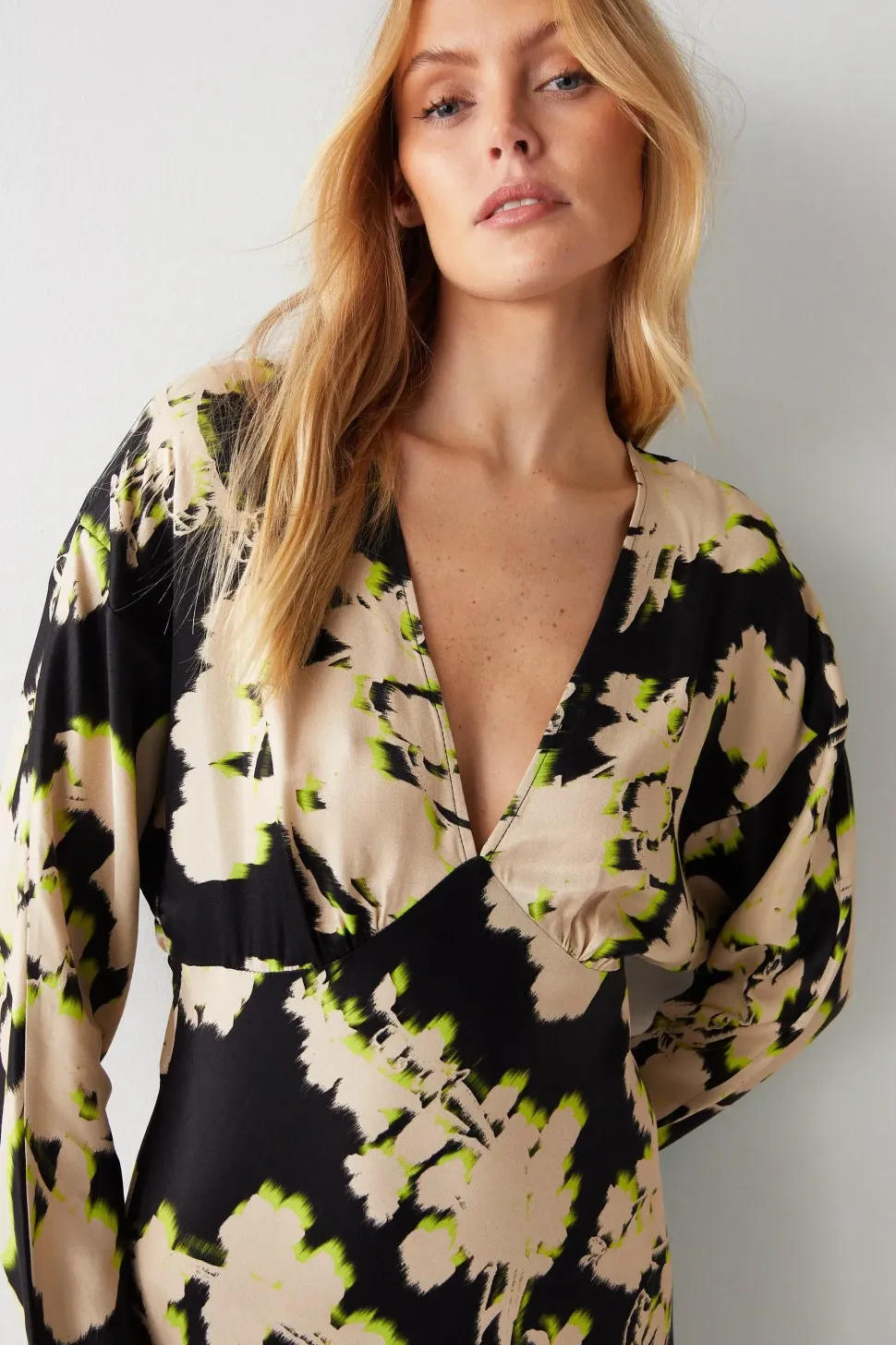 Petite Shadow Floral Print Premium Satin Batwing Dress