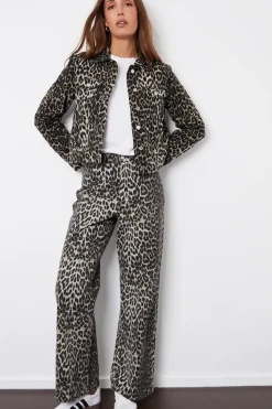 Petite 'Soleil' Leopard Print Wide Leg Denim Jeans