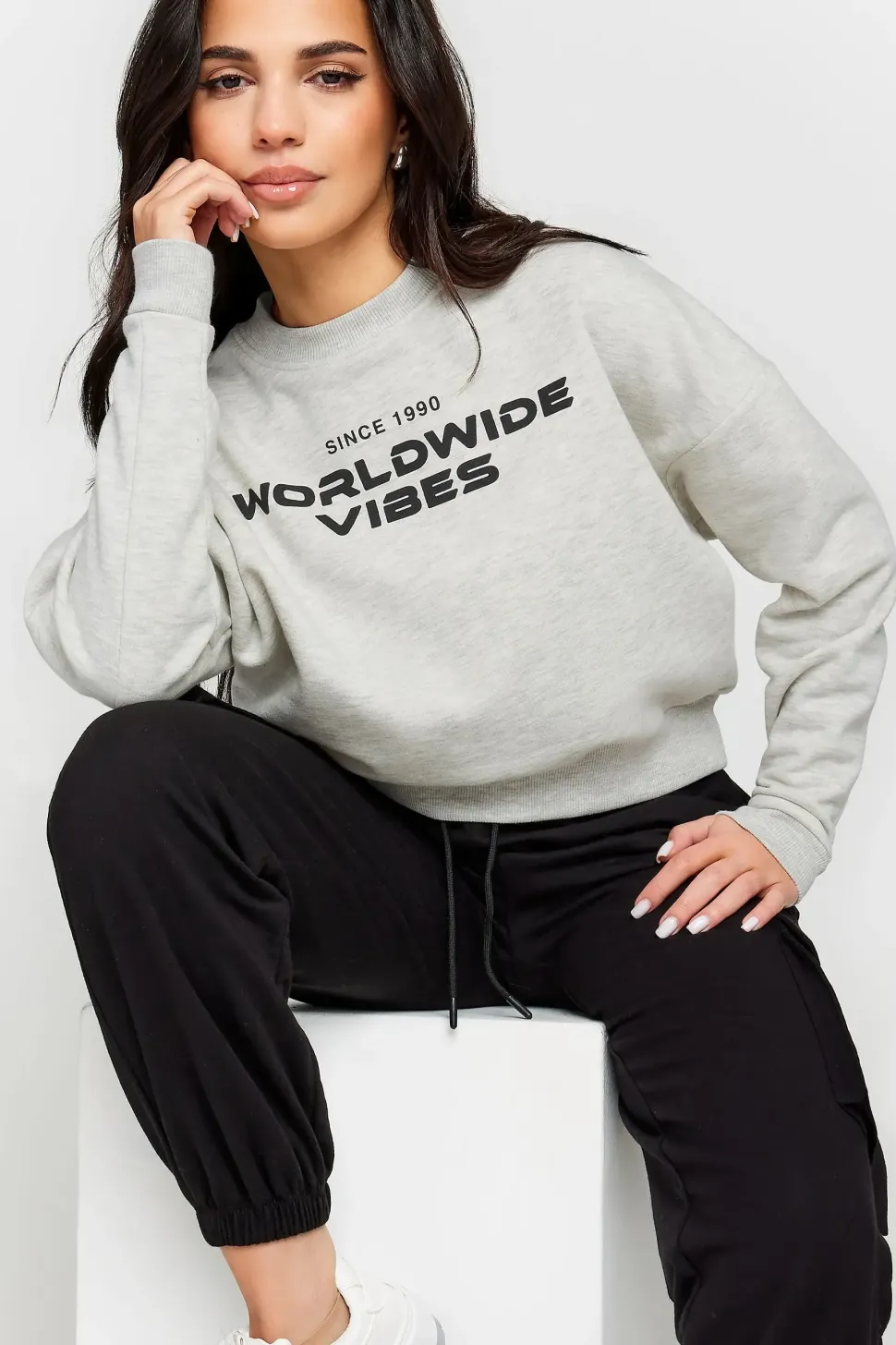 Petite 'Worldwide Vibes' Slogan Cropped Sweatshirt