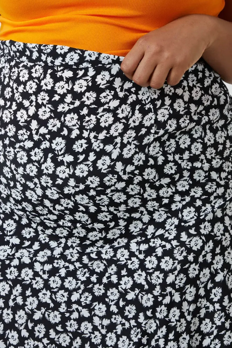Plus Size Asymmetric Seam Midi Skirt