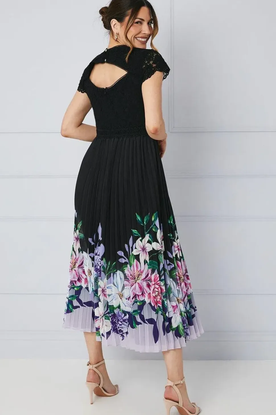Premium Lace Insert Pleated Midaxi Dress