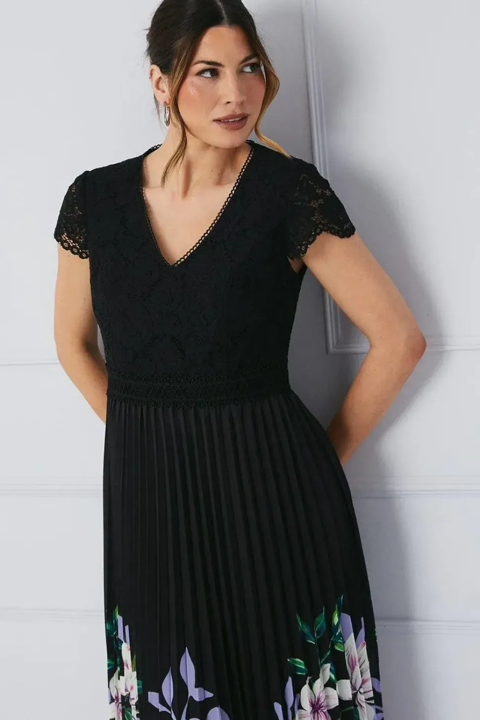 Premium Lace Insert Pleated Midaxi Dress