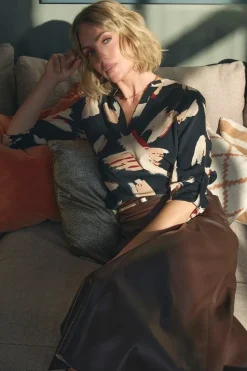 Printed Collarless V-Neck Blouse