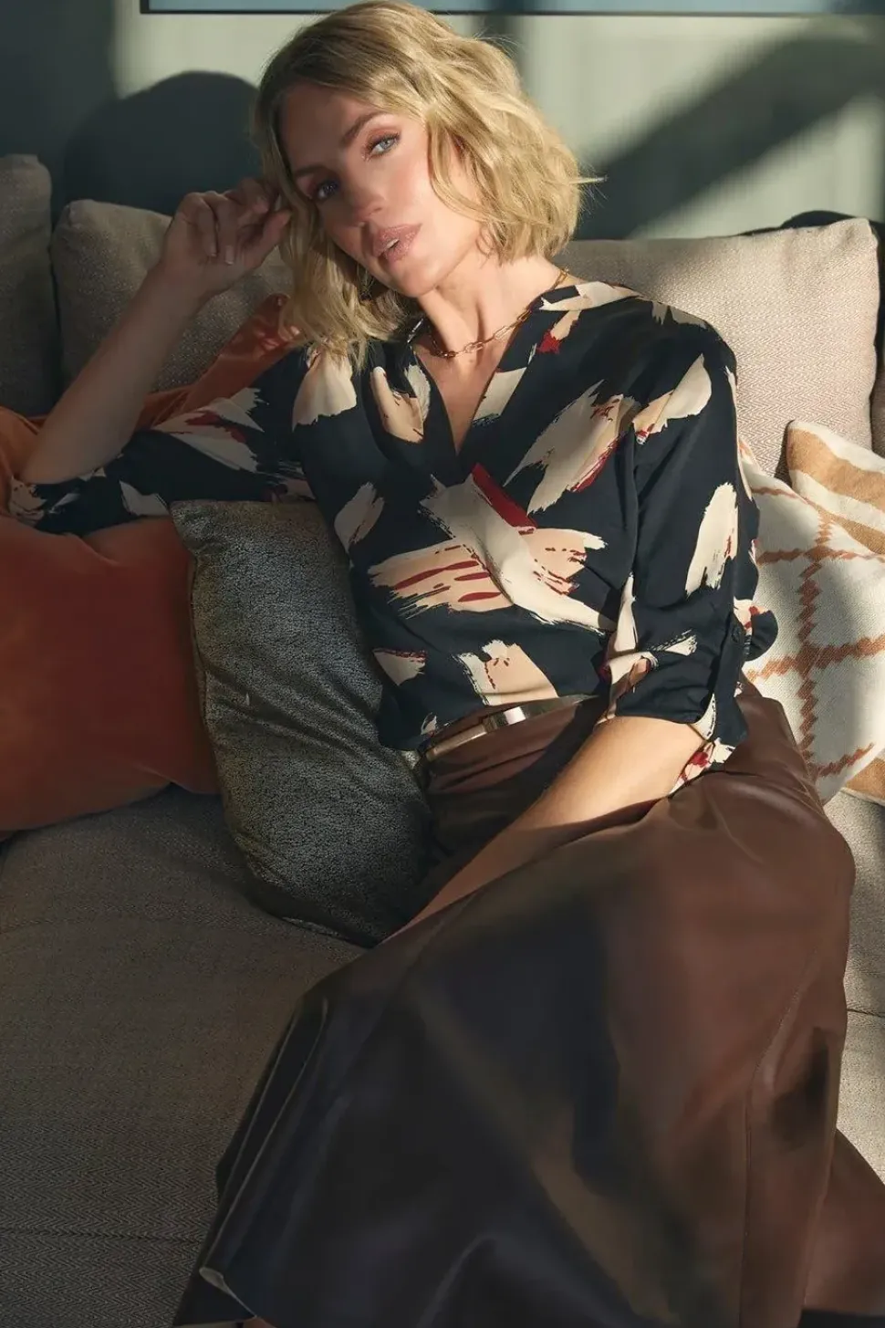 Printed Collarless V-Neck Blouse