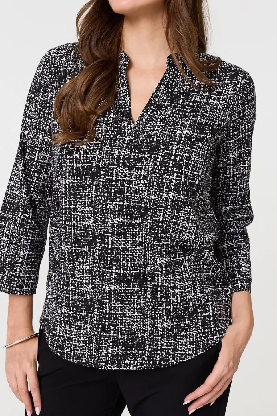 Printed 3/4 Sleeve Curved Hem Blouse