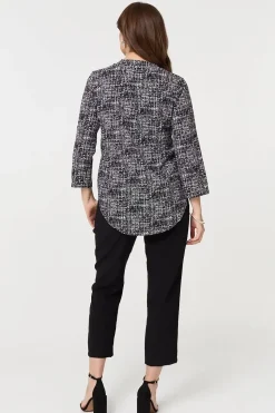 Printed 3/4 Sleeve Curved Hem Blouse