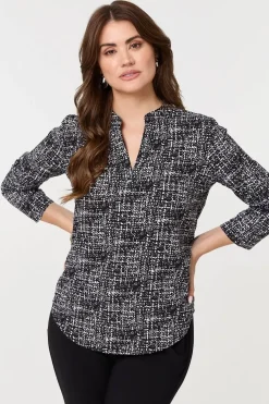 Printed 3/4 Sleeve Curved Hem Blouse
