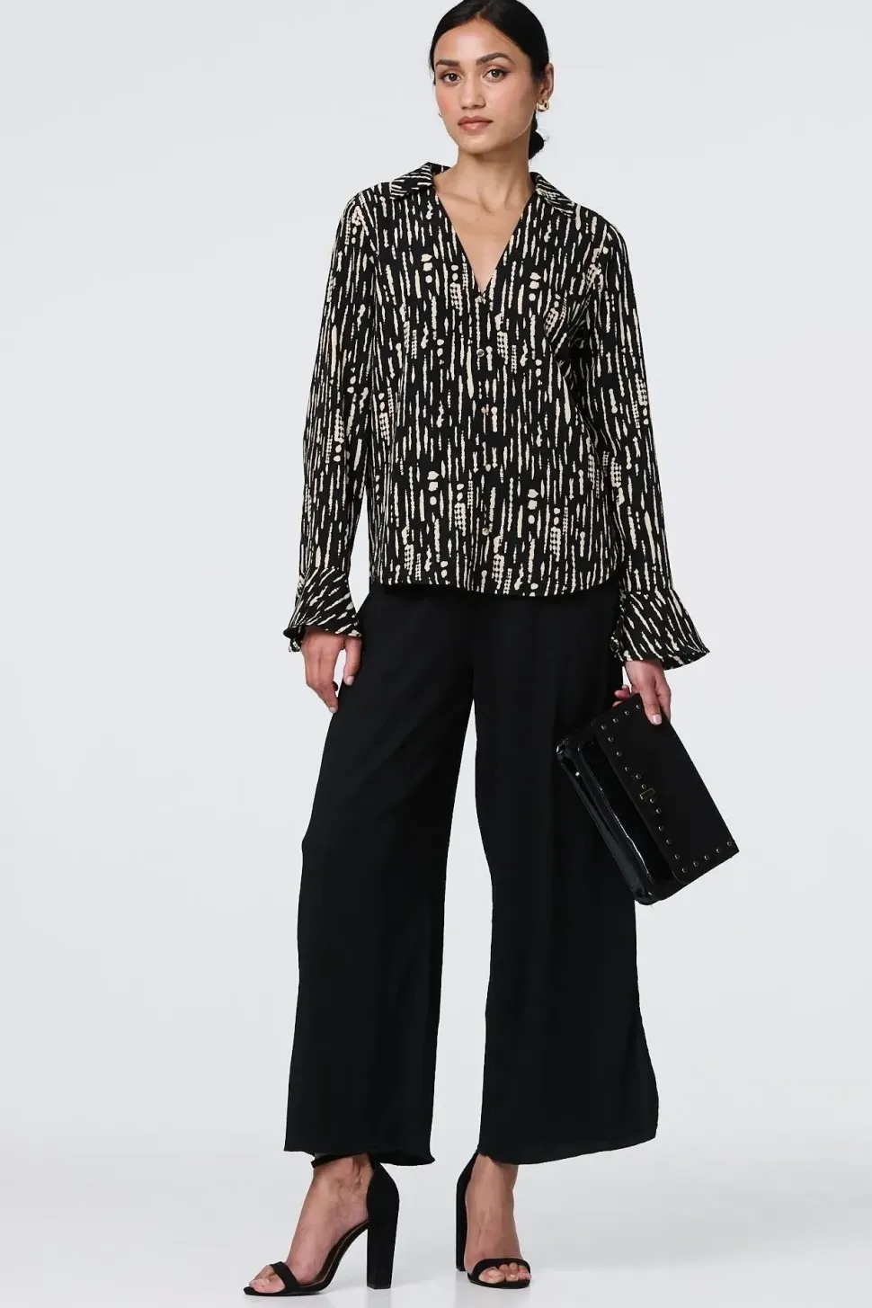 Printed V-Neck Long Flare Sleeve Shirt