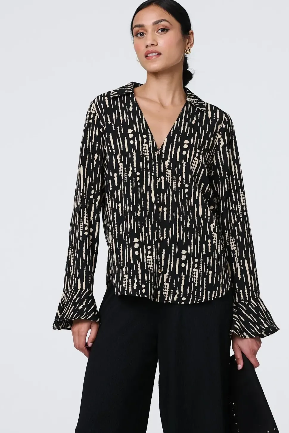 Printed V-Neck Long Flare Sleeve Shirt