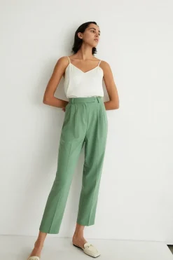 Relaxed Peg Trouser