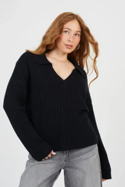Ribbed Trophy Neck Knited Jumper