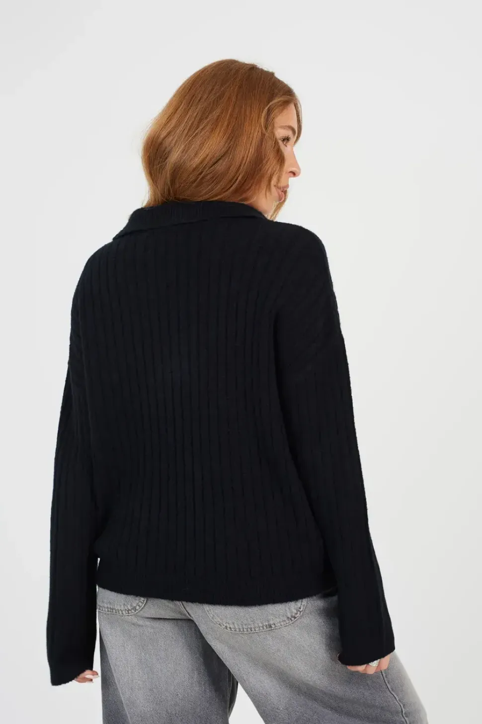 Ribbed Trophy Neck Knited Jumper