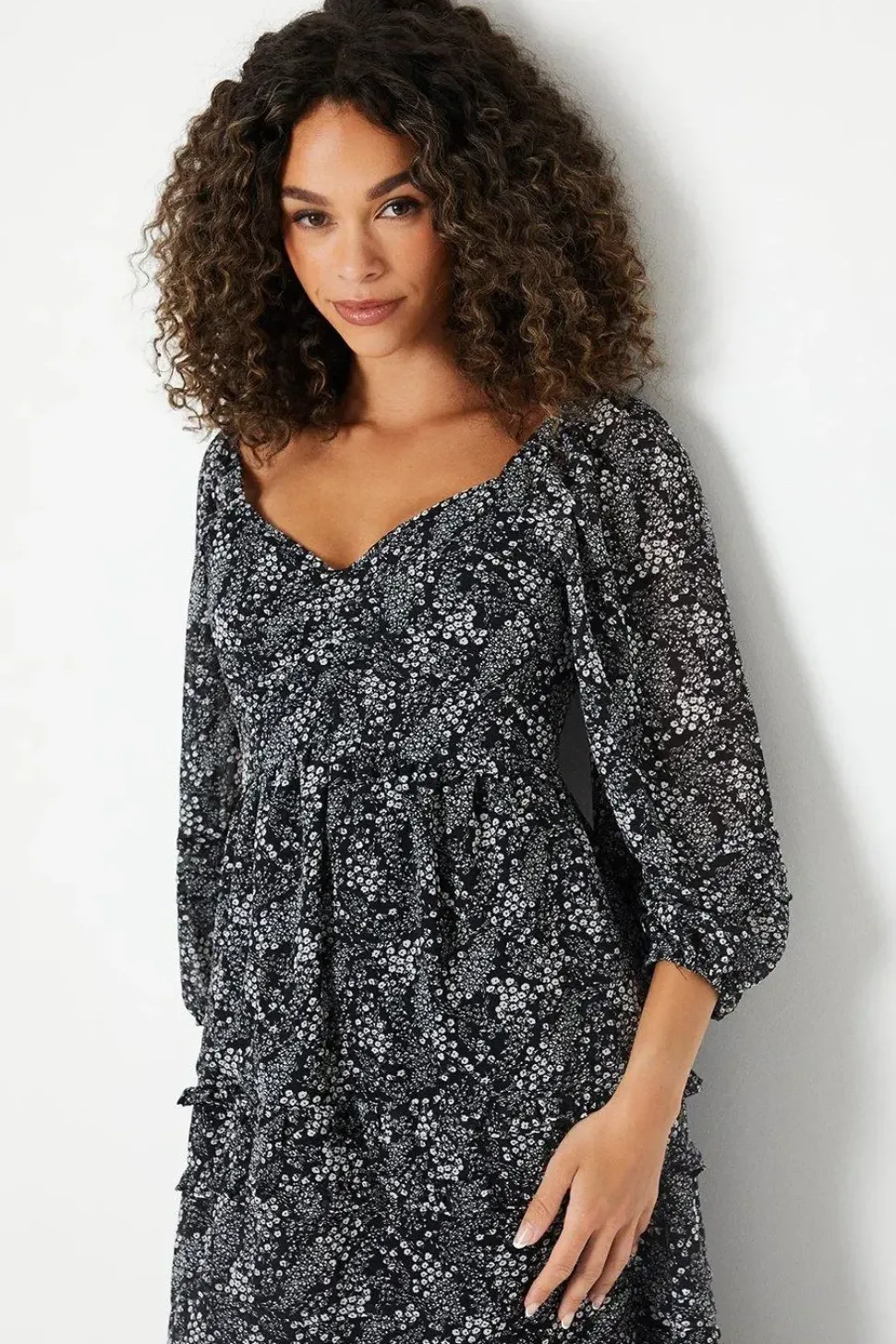 Ruffle Detail Sweetheart Chiffon Midi Dress
