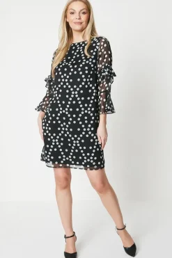 Ruffle Sleeve Detail Shift Dress