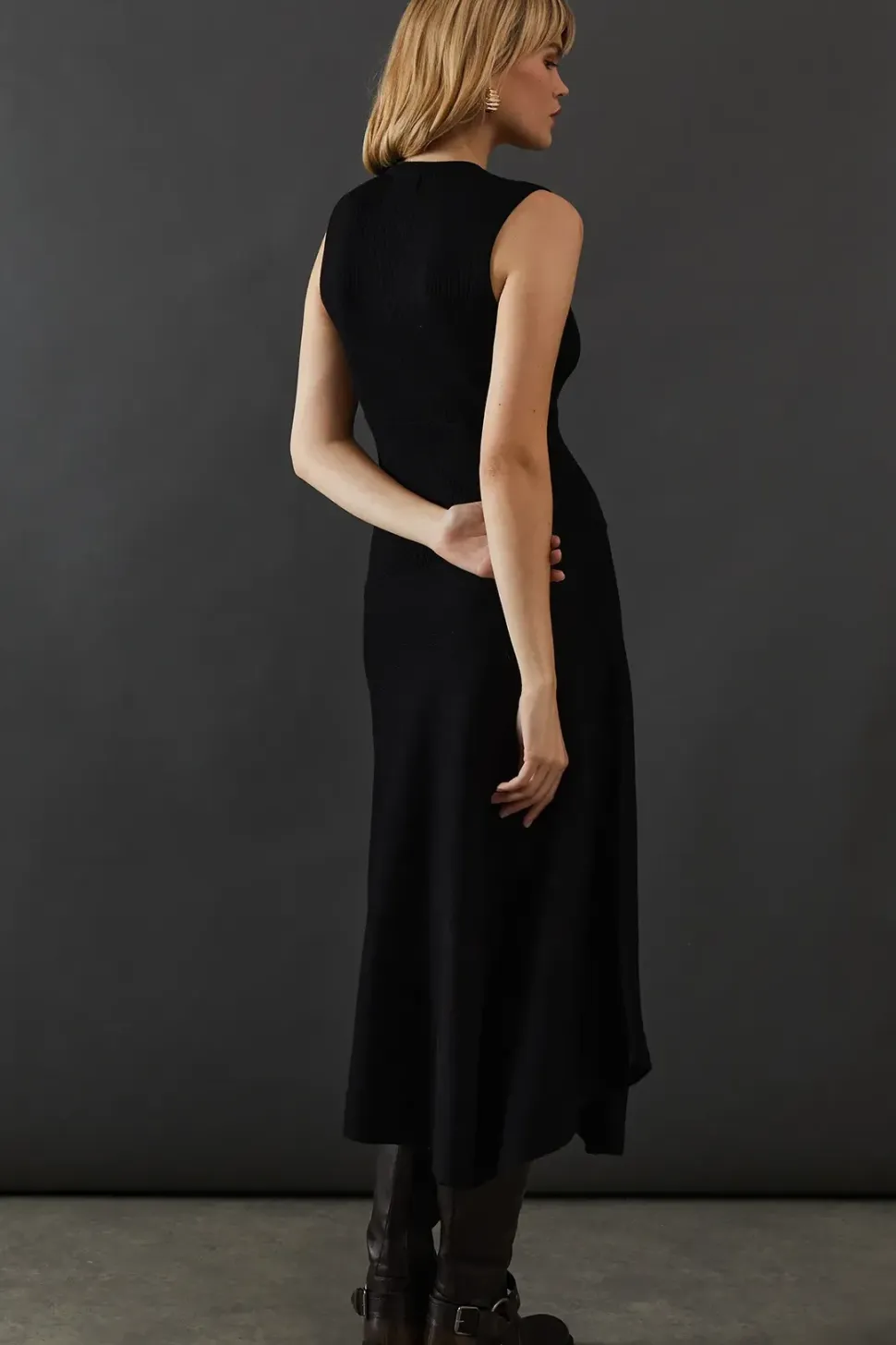 Sleeveless Asymmetric Hem Knitted Dress