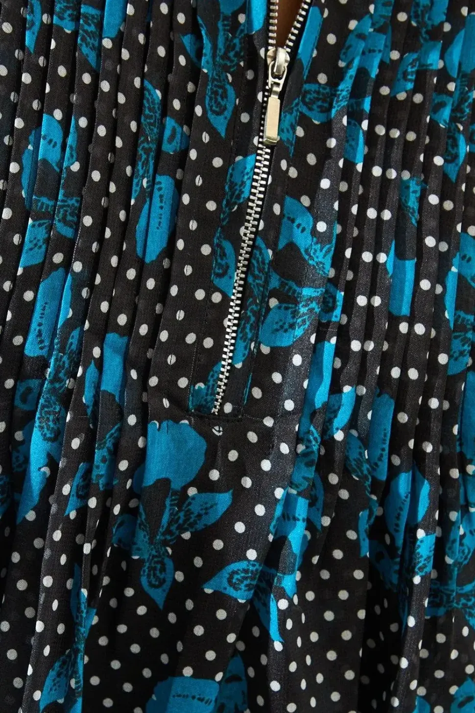 Spot Floral Pleat Zip Blouse