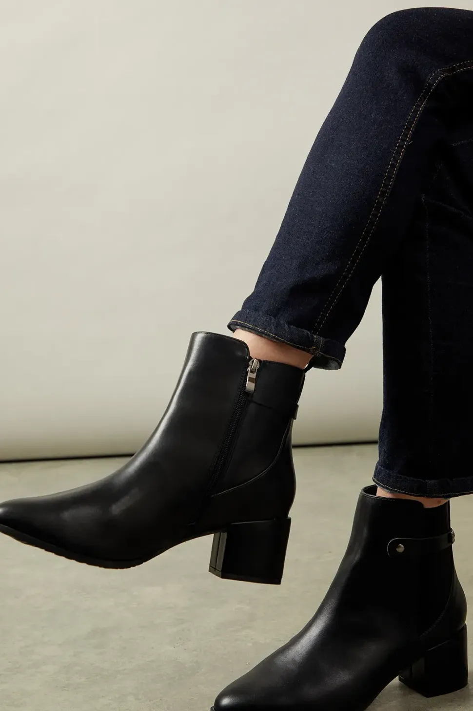 Wide Fit Ahio Medium Block Heel Chelsea Ankle Boots