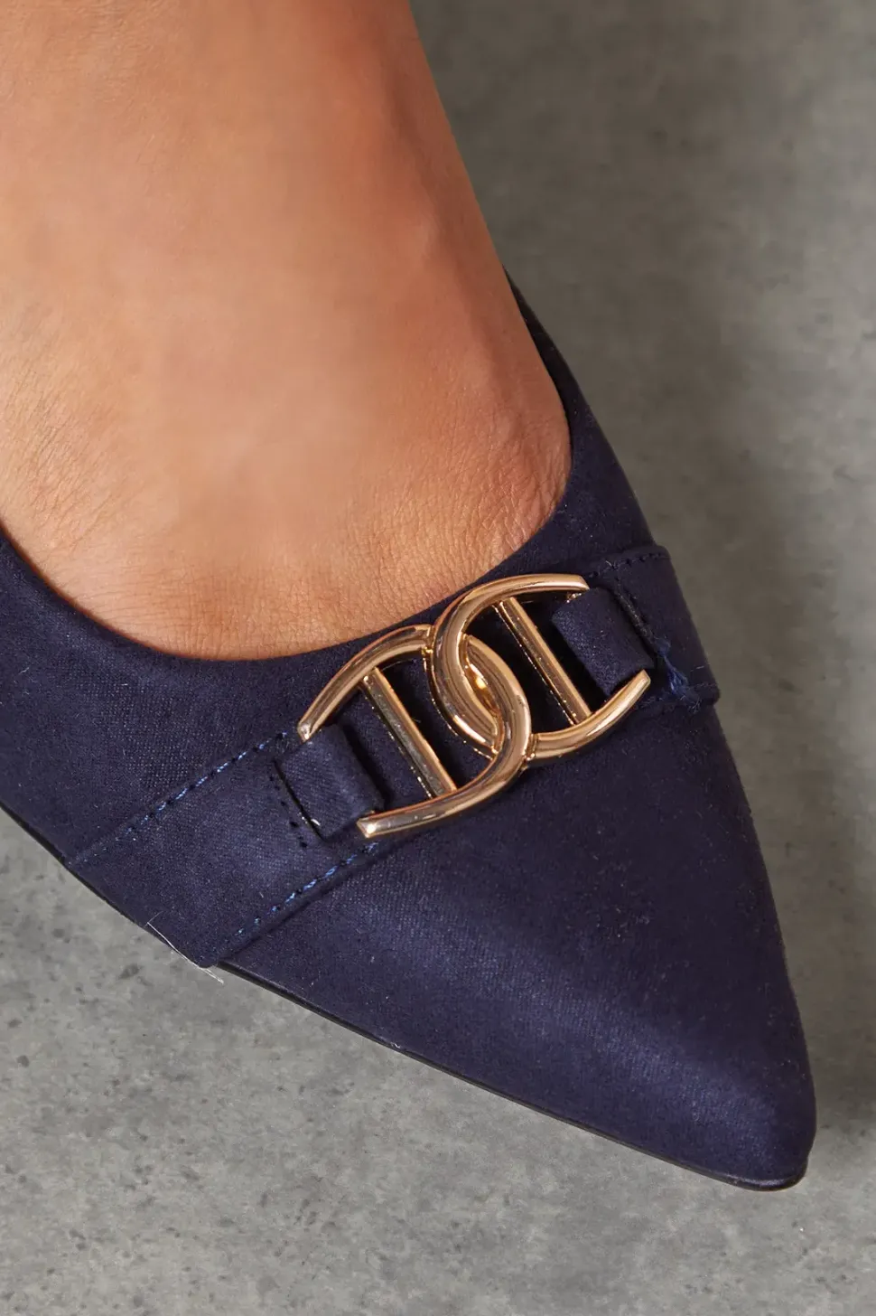 Wide Fit Darcy Pointed Trim Detail Block Heel Court