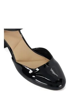 'Dominos' Court Shoes