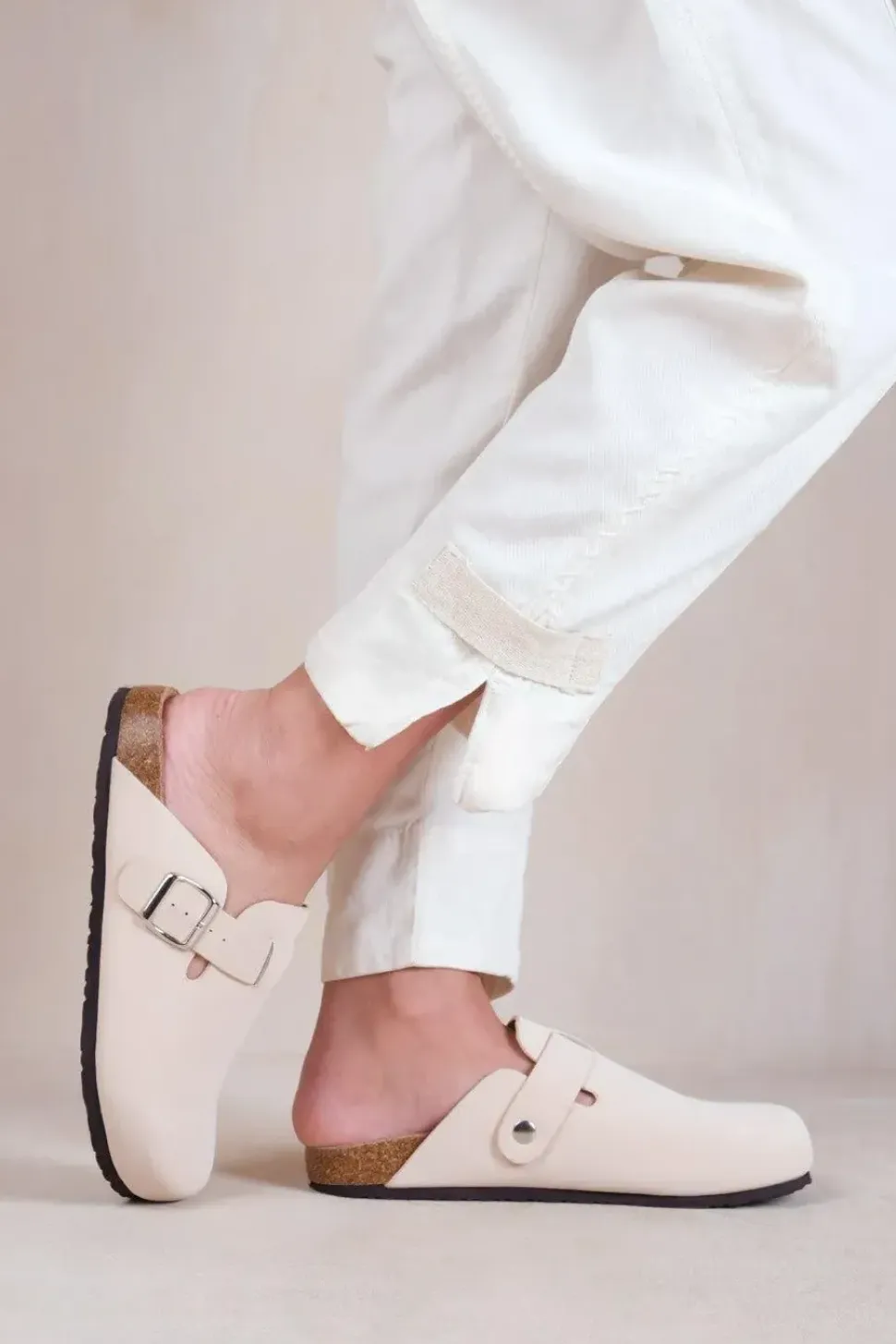 'Palm' Closed Toe Flat Sandals With Buckle Detail