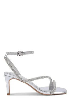 'Paparazzi Low' Heels